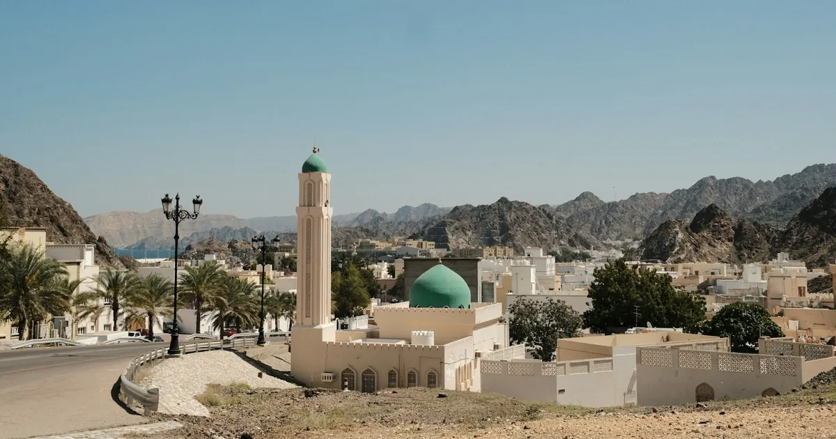 متطلبات ترخيص مكتب تأجير السيارات في عُمان: الخطوات والجهات